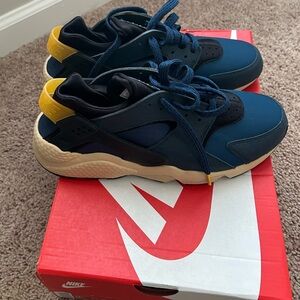 Nike Air Huarache PRM - NWT